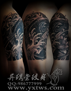 传统黑白鲤鱼纹身