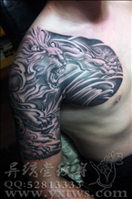 黑白半甲国画狮子纹身