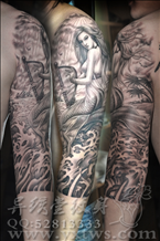 花臂七分袖美人鱼黑白纹身