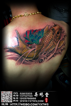 背部鲤鱼纹身
