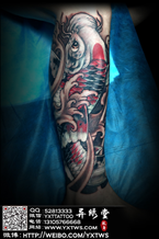 小腿彩色锦鲤纹身