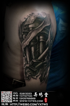 机械黑白包大臂纹身