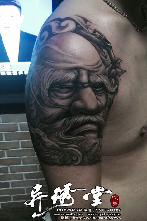 大臂达摩纹身