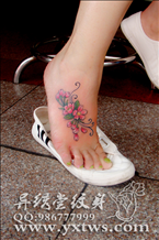 图腾花饰纹身